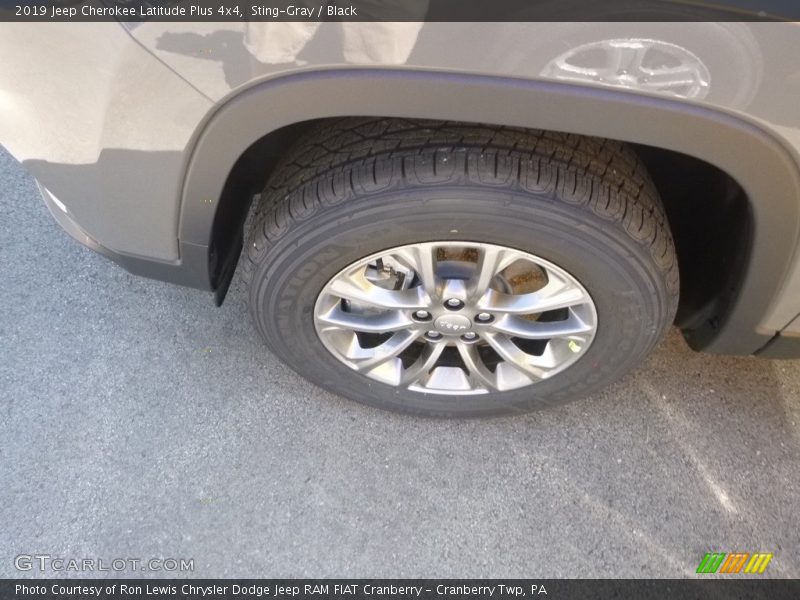 Sting-Gray / Black 2019 Jeep Cherokee Latitude Plus 4x4