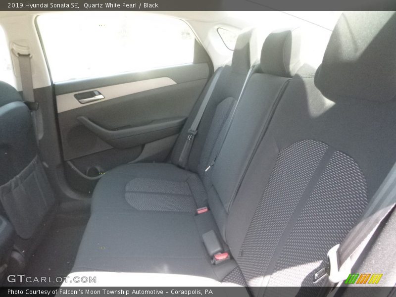 Quartz White Pearl / Black 2019 Hyundai Sonata SE