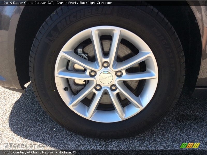 Granite Pearl / Black/Light Graystone 2019 Dodge Grand Caravan SXT