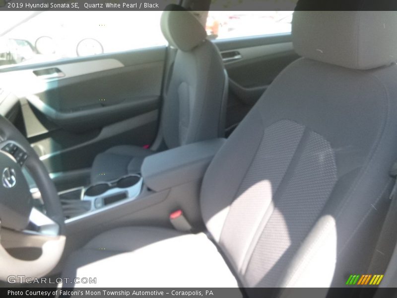 Quartz White Pearl / Black 2019 Hyundai Sonata SE