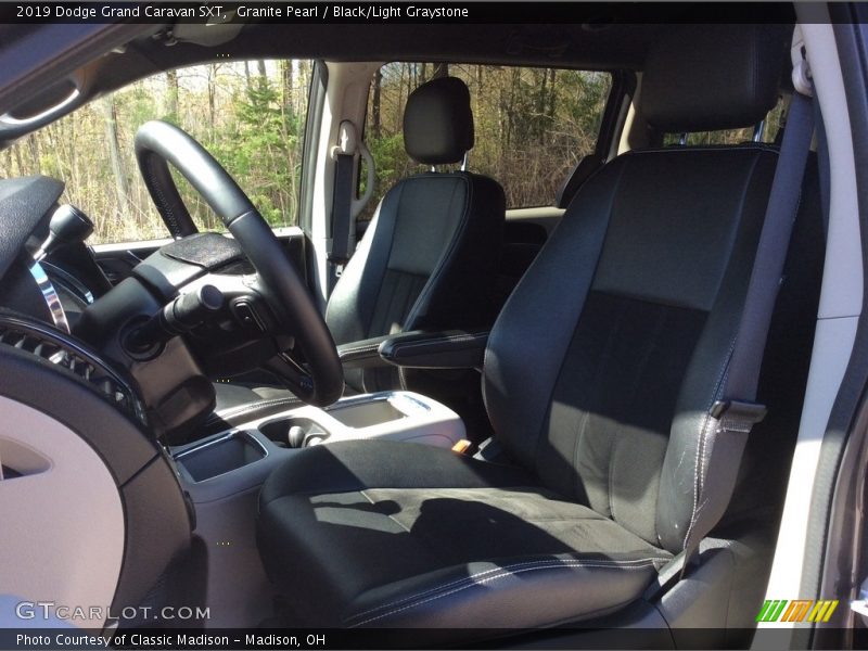 Granite Pearl / Black/Light Graystone 2019 Dodge Grand Caravan SXT