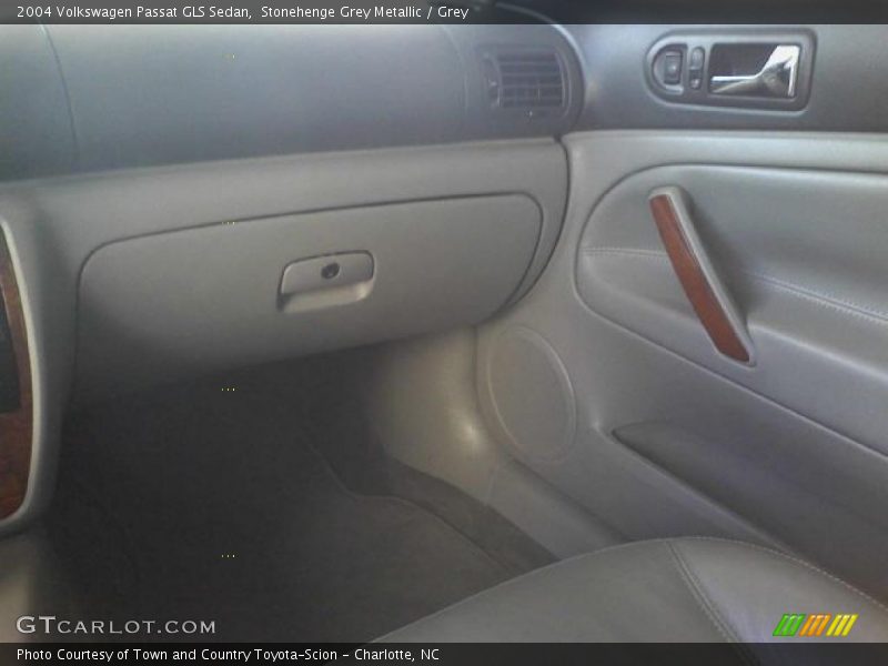 Stonehenge Grey Metallic / Grey 2004 Volkswagen Passat GLS Sedan
