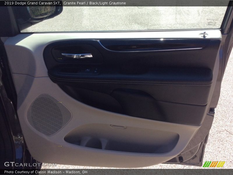 Granite Pearl / Black/Light Graystone 2019 Dodge Grand Caravan SXT