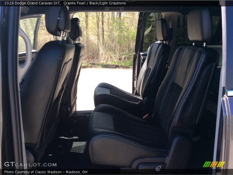 Granite Pearl / Black/Light Graystone 2019 Dodge Grand Caravan SXT