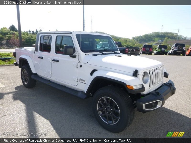 Front 3/4 View of 2020 Gladiator Overland 4x4