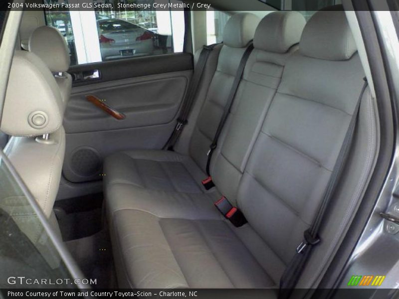 Stonehenge Grey Metallic / Grey 2004 Volkswagen Passat GLS Sedan