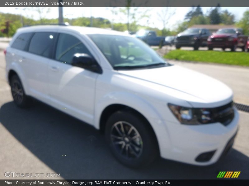 Vice White / Black 2019 Dodge Journey SE