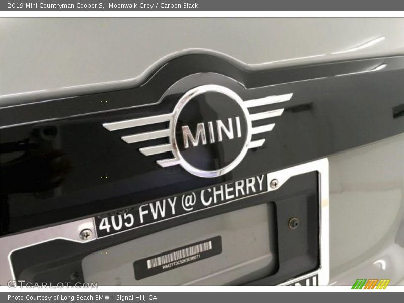 Moonwalk Grey / Carbon Black 2019 Mini Countryman Cooper S