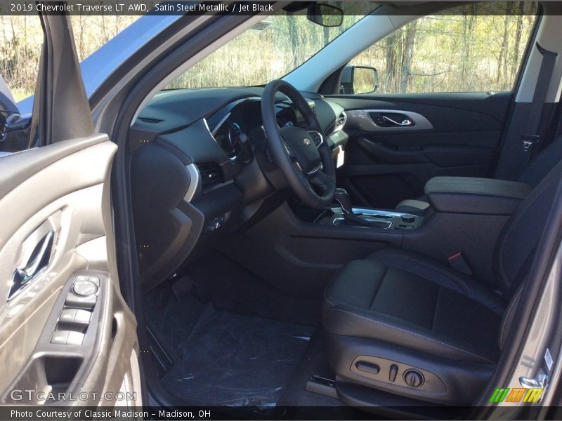 Satin Steel Metallic / Jet Black 2019 Chevrolet Traverse LT AWD