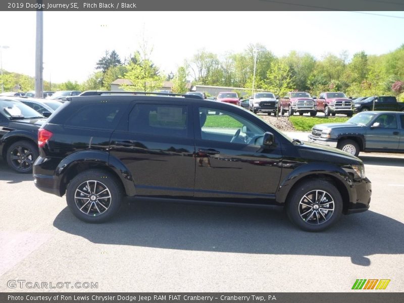 Pitch Black / Black 2019 Dodge Journey SE
