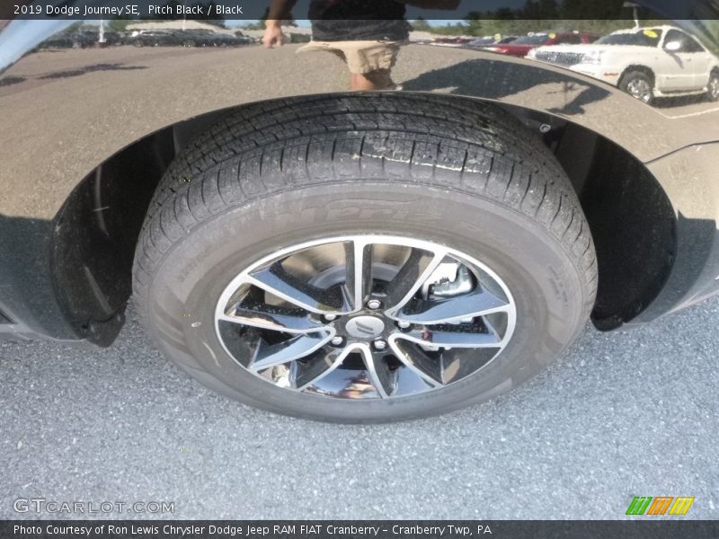 Pitch Black / Black 2019 Dodge Journey SE