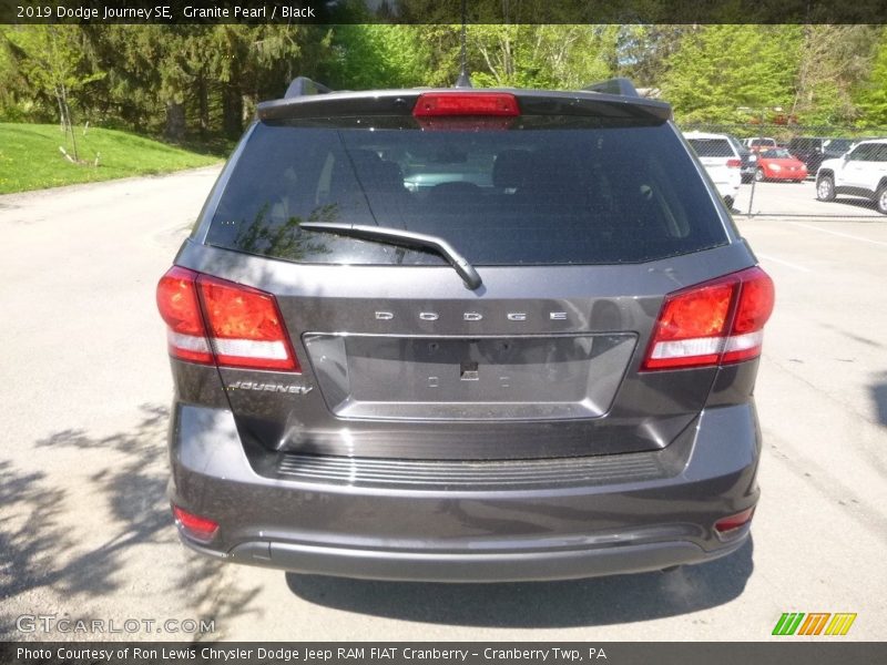 Granite Pearl / Black 2019 Dodge Journey SE