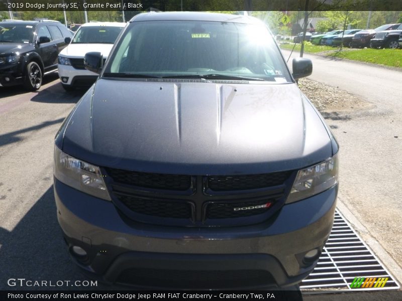 Granite Pearl / Black 2019 Dodge Journey SE