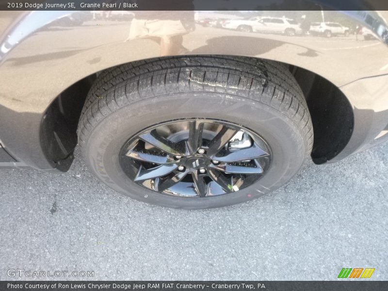 Granite Pearl / Black 2019 Dodge Journey SE