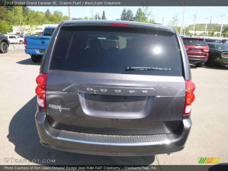 Granite Pearl / Black/Light Graystone 2019 Dodge Grand Caravan SE