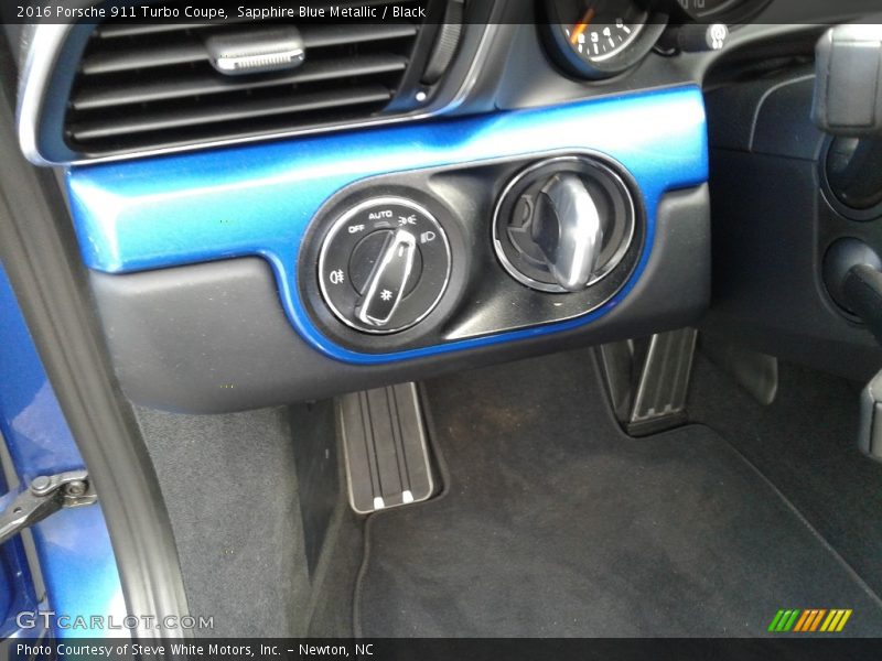 Controls of 2016 911 Turbo Coupe