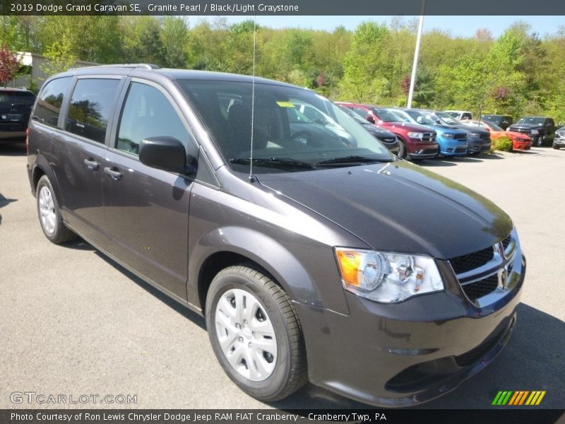 Granite Pearl / Black/Light Graystone 2019 Dodge Grand Caravan SE