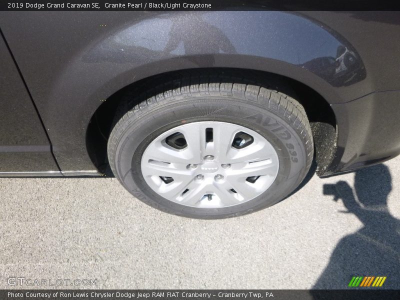 Granite Pearl / Black/Light Graystone 2019 Dodge Grand Caravan SE
