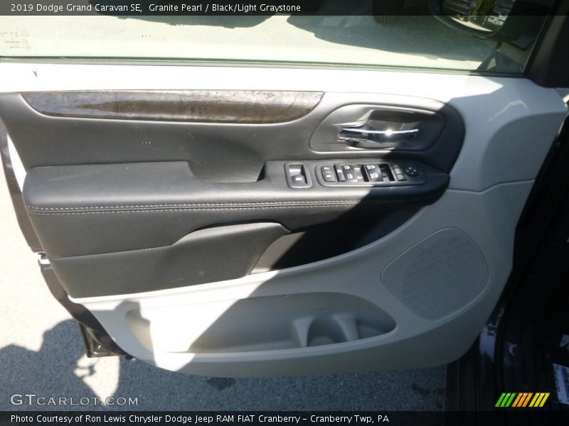 Granite Pearl / Black/Light Graystone 2019 Dodge Grand Caravan SE