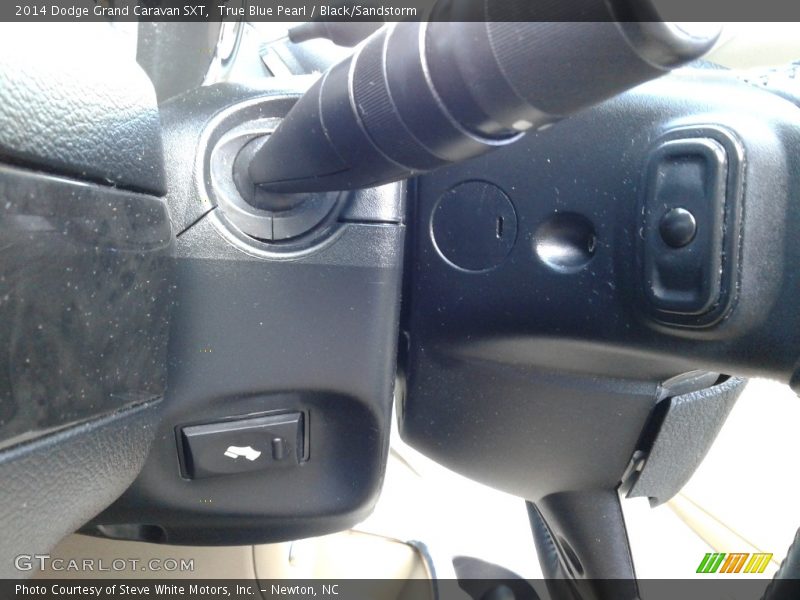 True Blue Pearl / Black/Sandstorm 2014 Dodge Grand Caravan SXT