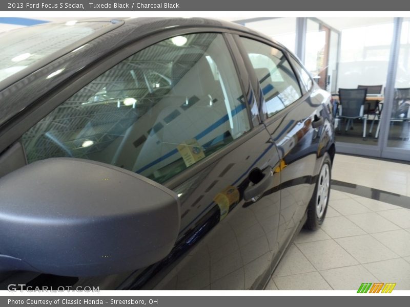 Tuxedo Black / Charcoal Black 2013 Ford Focus S Sedan