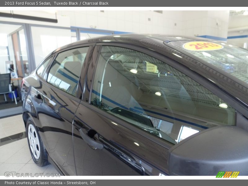 Tuxedo Black / Charcoal Black 2013 Ford Focus S Sedan