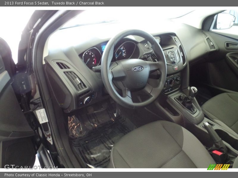 Tuxedo Black / Charcoal Black 2013 Ford Focus S Sedan