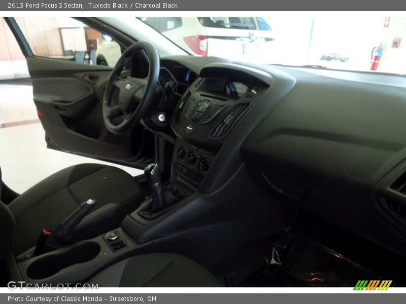 Tuxedo Black / Charcoal Black 2013 Ford Focus S Sedan