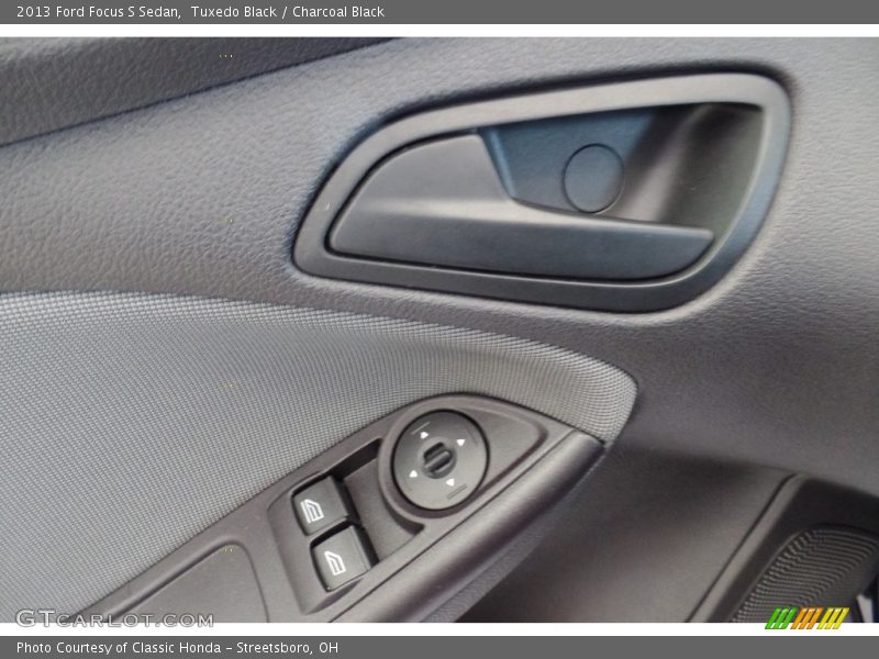 Tuxedo Black / Charcoal Black 2013 Ford Focus S Sedan