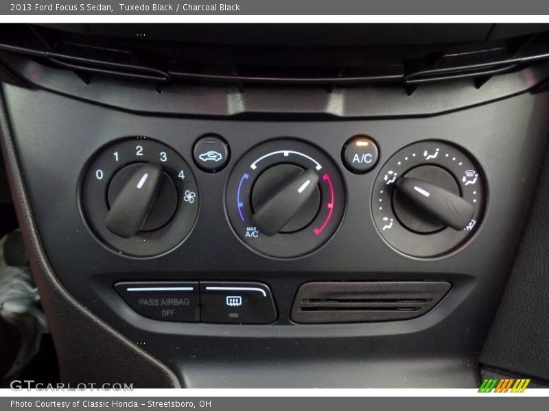 Tuxedo Black / Charcoal Black 2013 Ford Focus S Sedan