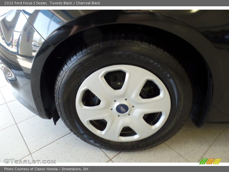Tuxedo Black / Charcoal Black 2013 Ford Focus S Sedan