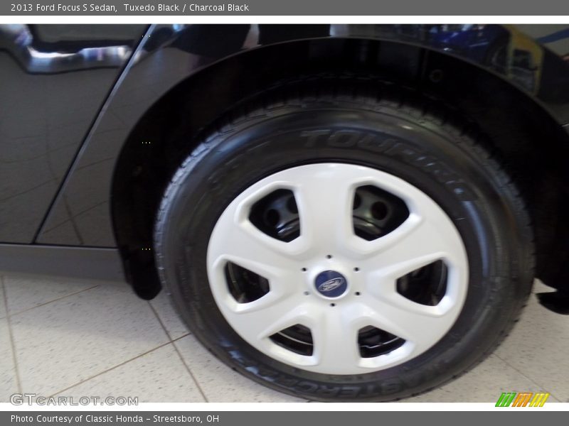 Tuxedo Black / Charcoal Black 2013 Ford Focus S Sedan