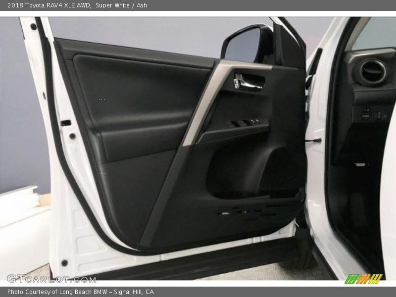 Super White / Ash 2018 Toyota RAV4 XLE AWD
