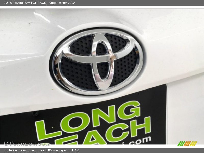 Super White / Ash 2018 Toyota RAV4 XLE AWD