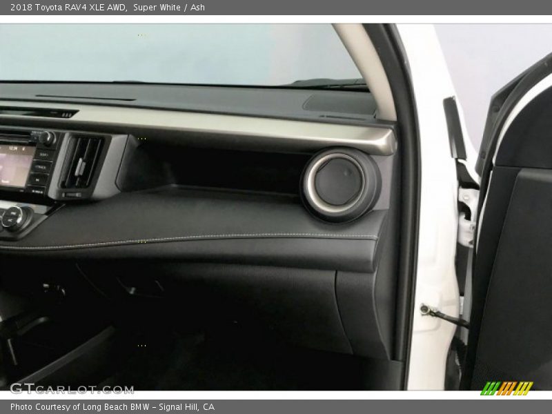 Super White / Ash 2018 Toyota RAV4 XLE AWD