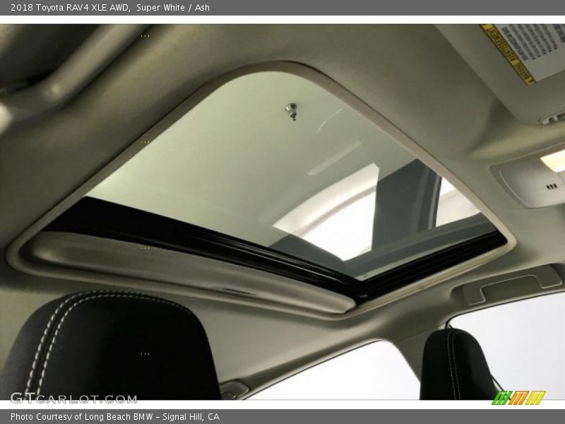 Super White / Ash 2018 Toyota RAV4 XLE AWD