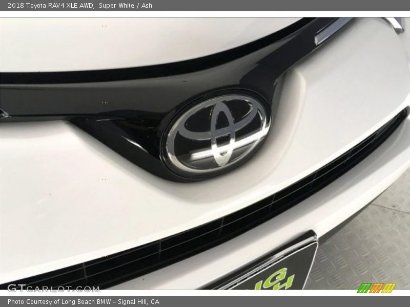 Super White / Ash 2018 Toyota RAV4 XLE AWD