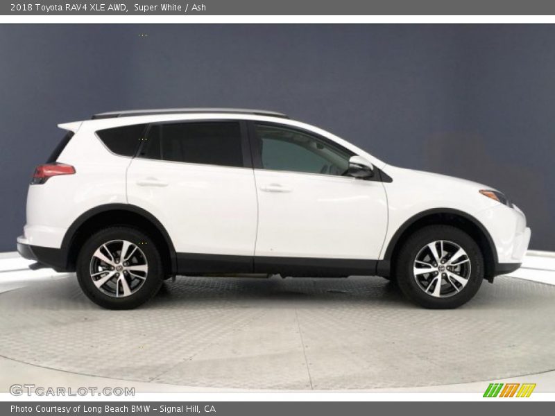 Super White / Ash 2018 Toyota RAV4 XLE AWD