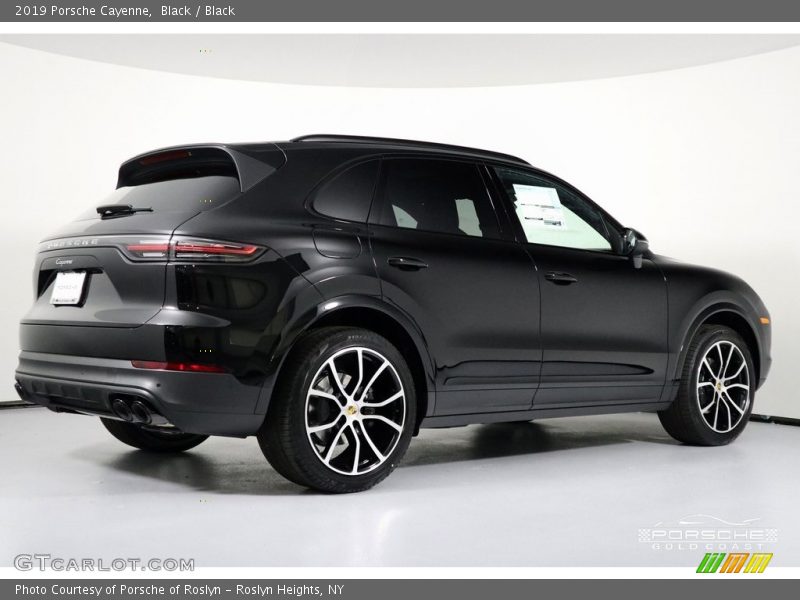 Black / Black 2019 Porsche Cayenne