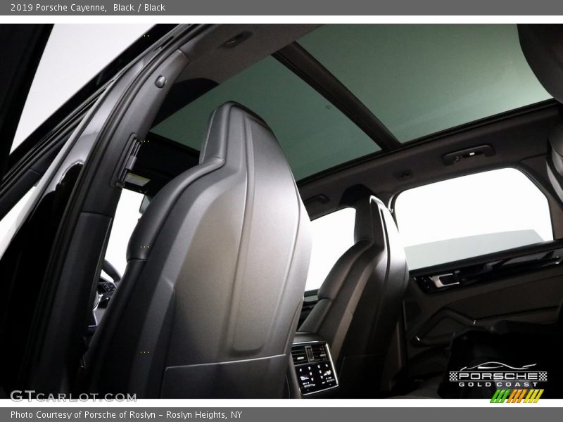 Black / Black 2019 Porsche Cayenne