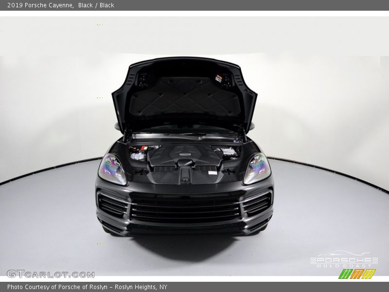 Black / Black 2019 Porsche Cayenne