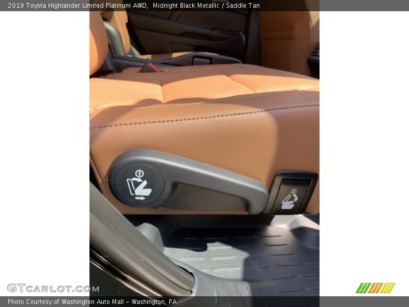 Midnight Black Metallic / Saddle Tan 2019 Toyota Highlander Limited Platinum AWD