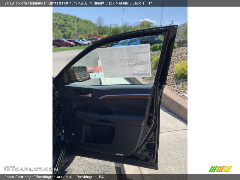 Midnight Black Metallic / Saddle Tan 2019 Toyota Highlander Limited Platinum AWD