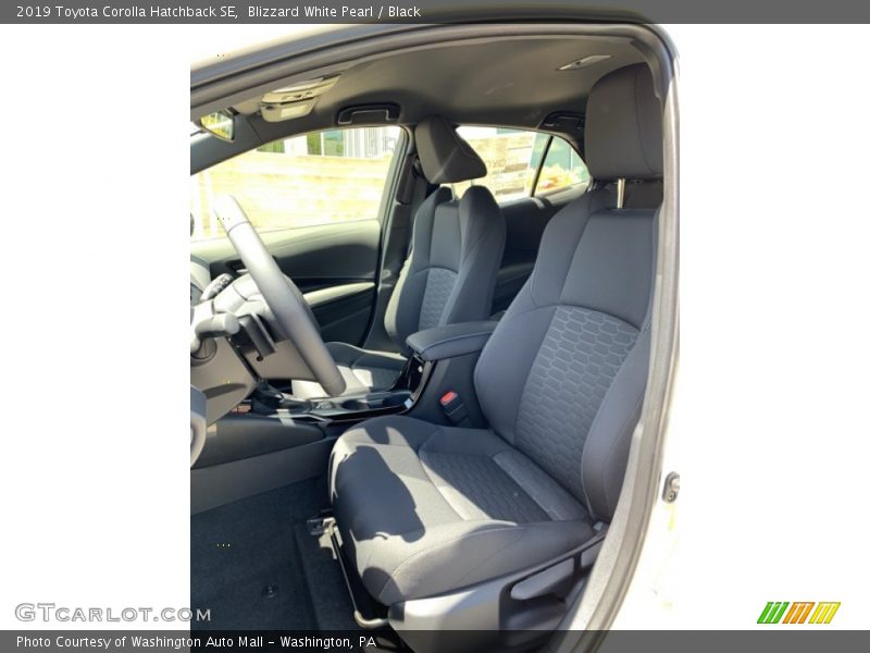 Blizzard White Pearl / Black 2019 Toyota Corolla Hatchback SE