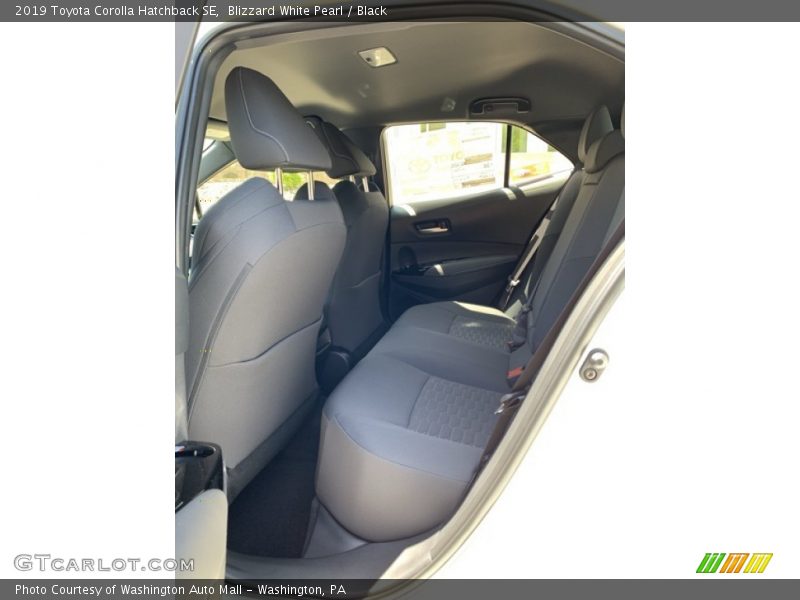Blizzard White Pearl / Black 2019 Toyota Corolla Hatchback SE
