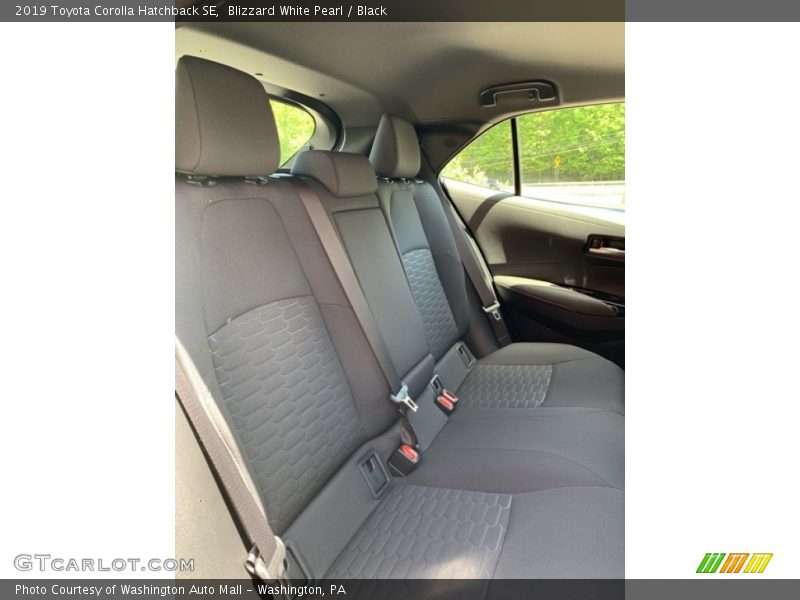 Blizzard White Pearl / Black 2019 Toyota Corolla Hatchback SE