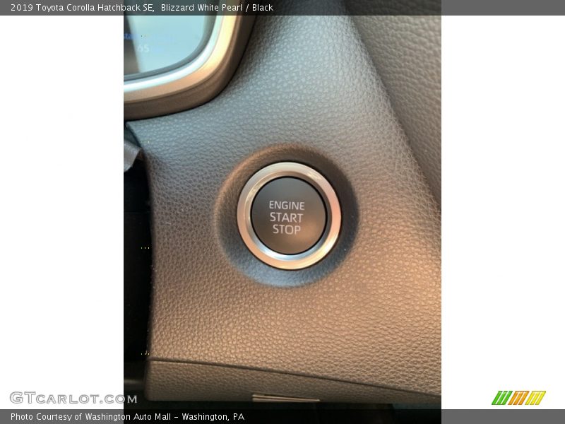 Blizzard White Pearl / Black 2019 Toyota Corolla Hatchback SE