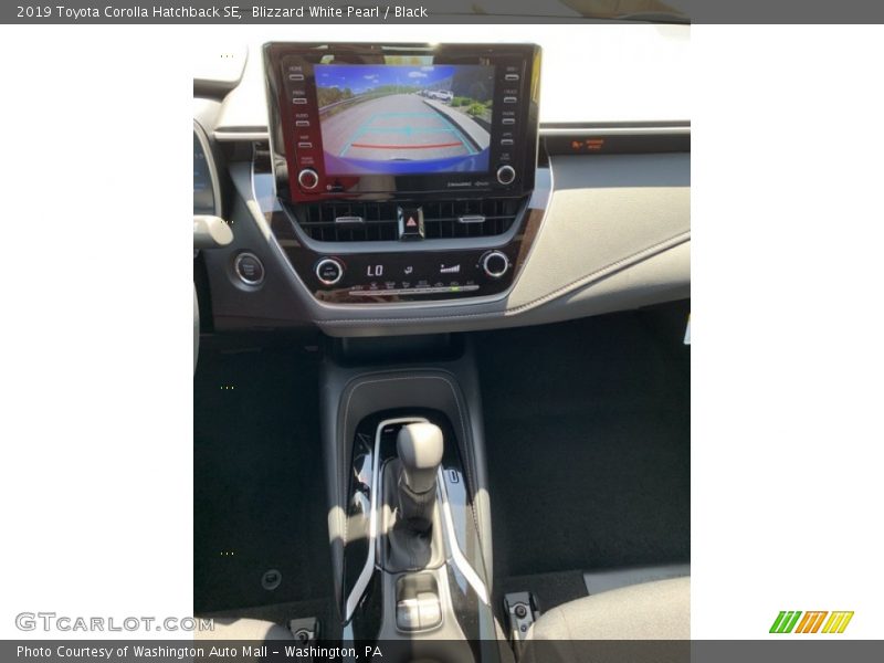 Blizzard White Pearl / Black 2019 Toyota Corolla Hatchback SE