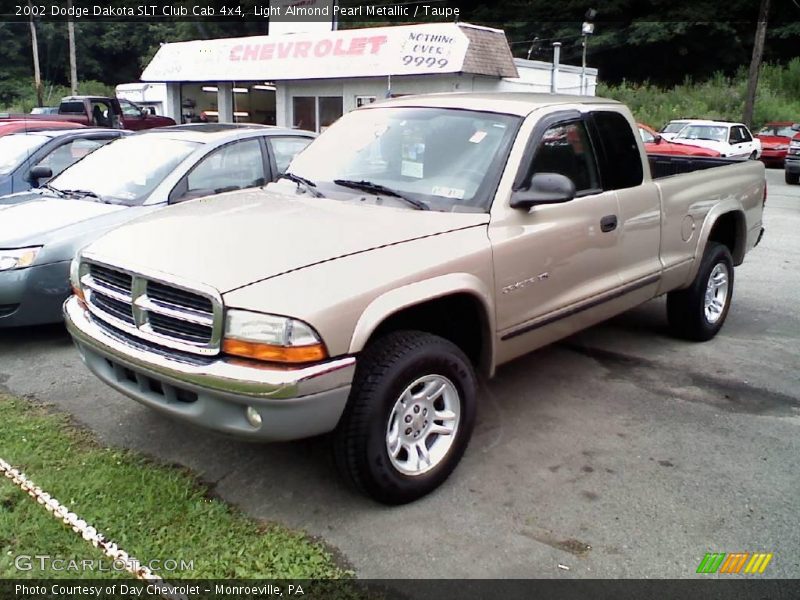 Light Almond Pearl Metallic / Taupe 2002 Dodge Dakota SLT Club Cab 4x4
