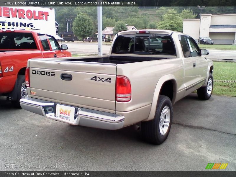 Light Almond Pearl Metallic / Taupe 2002 Dodge Dakota SLT Club Cab 4x4